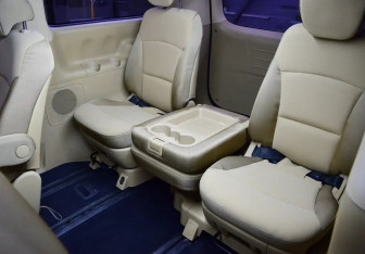 Подержанный автомобиль Hyundai Grand Starex 2008 года (10 фото)