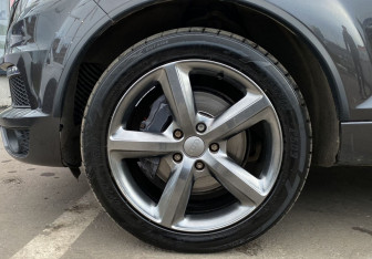 Подержанный автомобиль Audi Q7 2014 года (9 фото)