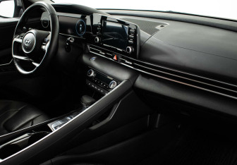 Подержанный автомобиль Hyundai Elantra Sedan 2021 года (5 фото)