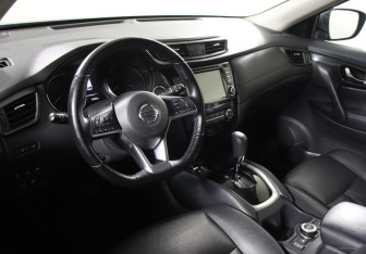 Подержанный автомобиль Nissan X-Trail 2019 года (14 фото)