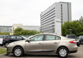 Подержанный автомобиль Renault Fluence 2012 года (6 фото)