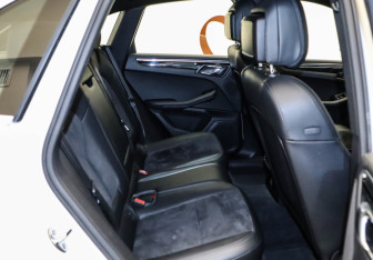 Подержанный автомобиль Porsche Macan 2016 года (28 фото)