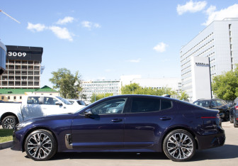 Подержанный автомобиль Kia Stinger 2018 года (6 фото)