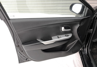 Подержанный автомобиль Kia Rio Hatchback 2012 года (17 фото)