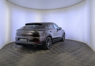 Подержанный автомобиль Porsche Cayenne 2019 года (5 фото)