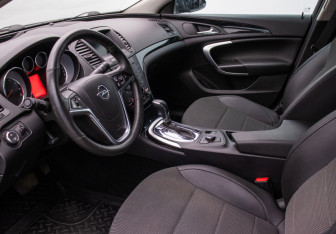 Подержанный автомобиль Opel Insignia Sedan 2013 года (10 фото)