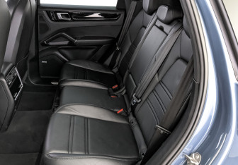 Подержанный автомобиль Porsche Cayenne 2019 года (18 фото)