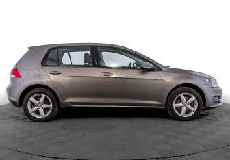 Подержанный автомобиль Volkswagen Golf Hatchback 2013 года (4 фото)