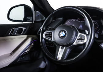 Подержанный автомобиль BMW X6 2021 года (12 фото)