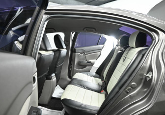 Подержанный автомобиль Honda Civic Sedan 2012 года (12 фото)