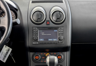 Подержанный автомобиль Nissan Qashqai 2013 года (15 фото)