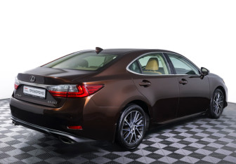 Подержанный автомобиль Lexus ES 2017 года (5 фото)
