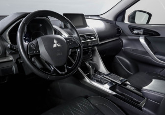 Подержанный автомобиль Mitsubishi Eclipse Cross 2018 года (14 фото)