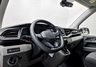 Подержанный автомобиль Volkswagen Caravelle 2021 года (18 фото)