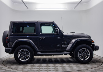Подержанный автомобиль Jeep Wrangler 2018 года (6 фото)