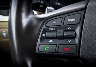 Подержанный автомобиль Genesis G80 2017 года (29 фото)