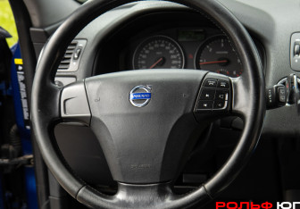 Подержанный автомобиль Volvo V50 2008 года (12 фото)