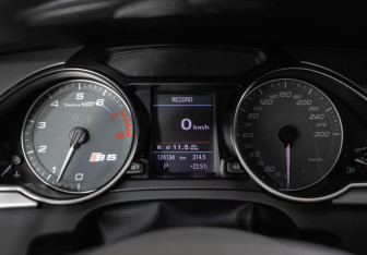 Подержанный автомобиль Audi S5 Coupe 2009 года (12 фото)