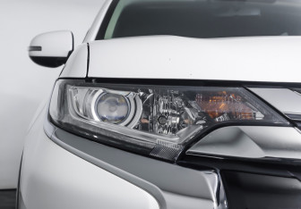 Подержанный автомобиль Mitsubishi Outlander 2015 года (22 фото)