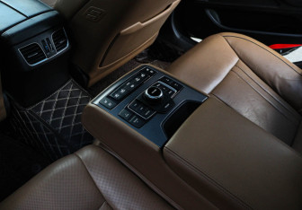 Подержанный автомобиль Hyundai Genesis 2015 года (9 фото)