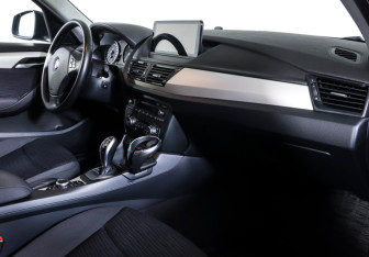 Подержанный автомобиль BMW X1 2014 года (10 фото)