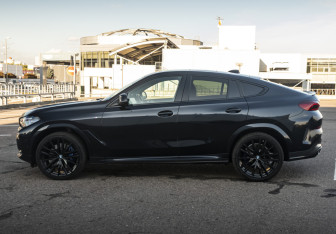 Подержанный автомобиль BMW X6 2021 года (9 фото)