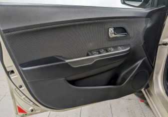 Подержанный автомобиль Kia Rio Sedan 2012 года (11 фото)