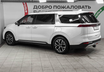 Подержанный автомобиль Kia Carnival 2022 года (6 фото)