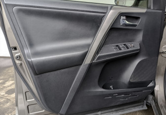 Подержанный автомобиль Toyota RAV4 2014 года (19 фото)