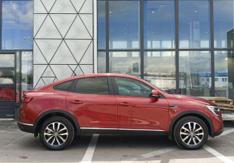Подержанный автомобиль Renault Arkana 2019 года (4 фото)
