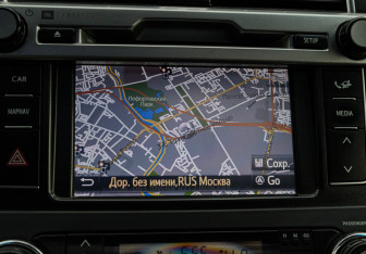 Подержанный автомобиль Toyota Land Cruiser Prado 2013 года (17 фото)