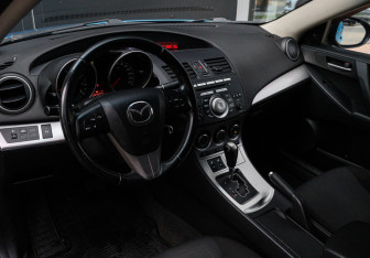 Подержанный автомобиль Mazda 3 Sedan 2011 года (12 фото)