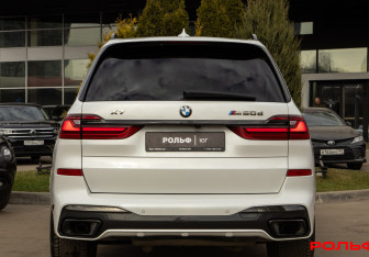 Подержанный автомобиль BMW X7 2020 года (35 фото)