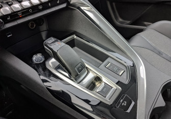 Подержанный автомобиль Peugeot 3008 2021 года (27 фото)