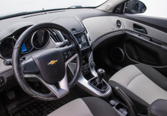Подержанный автомобиль Chevrolet Cruze Hatchback 2013 года (9 фото)