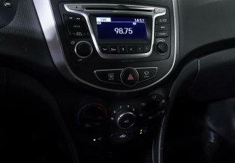 Подержанный автомобиль Hyundai Solaris Sedan 2015 года (12 фото)