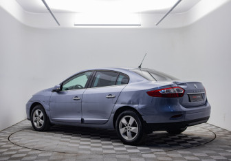 Подержанный автомобиль Renault Fluence 2010 года (7 фото)
