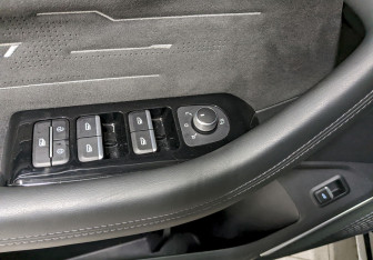 Подержанный автомобиль Geely Monjaro 2024 года (12 фото)