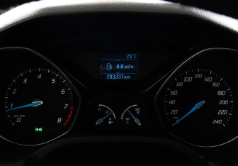Подержанный автомобиль Ford Focus Hatchback 2012 года (11 фото)