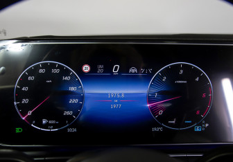 Подержанный автомобиль Mercedes-Benz GLE 2025 года (10 фото)