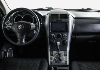 Подержанный автомобиль Suzuki Grand Vitara 2012 года (6 фото)