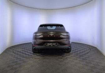 Подержанный автомобиль Porsche Cayenne 2019 года (6 фото)