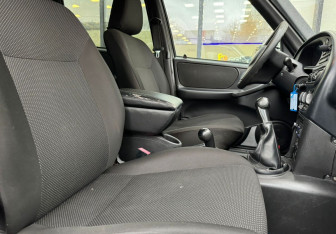 Подержанный автомобиль Chevrolet Niva 2015 года (10 фото)