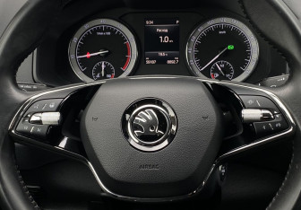 Подержанный автомобиль Skoda Karoq 2022 года (16 фото)