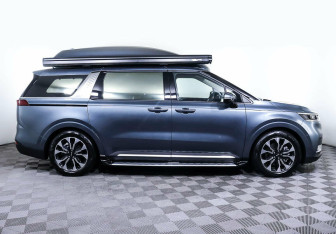 Подержанный автомобиль Kia Carnival 2022 года (4 фото)