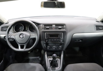 Подержанный автомобиль Volkswagen Jetta Sedan 2015 года (13 фото)