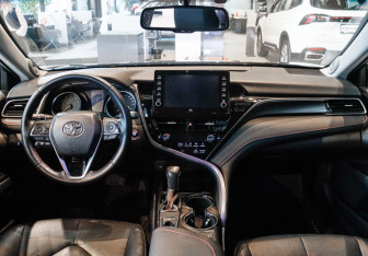 Подержанный автомобиль Toyota Camry Sedan 2021 года (10 фото)