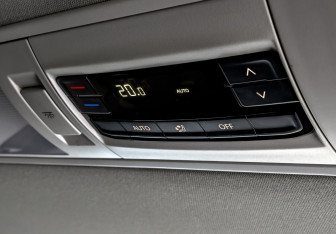 Подержанный автомобиль Volkswagen Multivan 2020 года (30 фото)