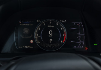 Подержанный автомобиль Lexus ES 2018 года (14 фото)