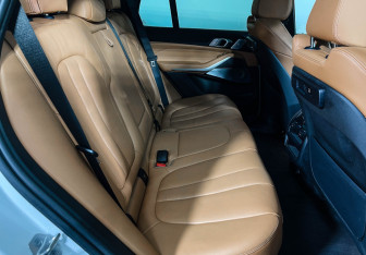 Подержанный автомобиль BMW X5 2021 года (14 фото)